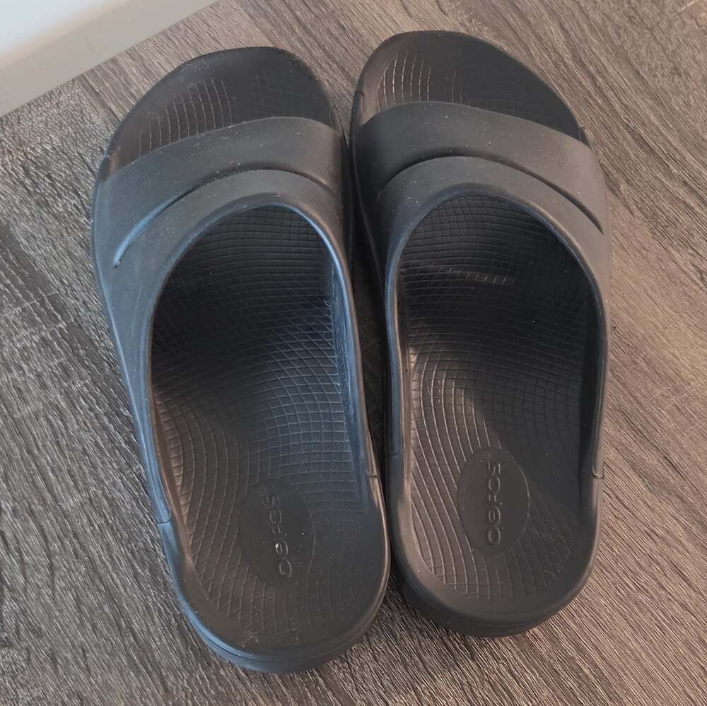 Oofos Men’s Black Slide Sandals Slip-On Open Toe Rubber Upper Logo US 6 - Picture 3 of 8